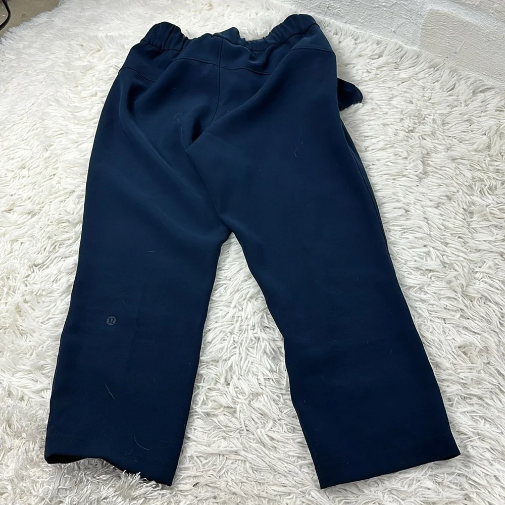 Lululemon On The Fly Crop *Woven 23